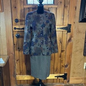 Vintage Sassco pencil skirt and blazer suit size 4